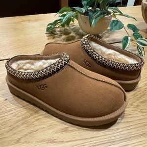 UGG Tasman II Big Kids Slipper Size 3. Color Chestnut NEW!